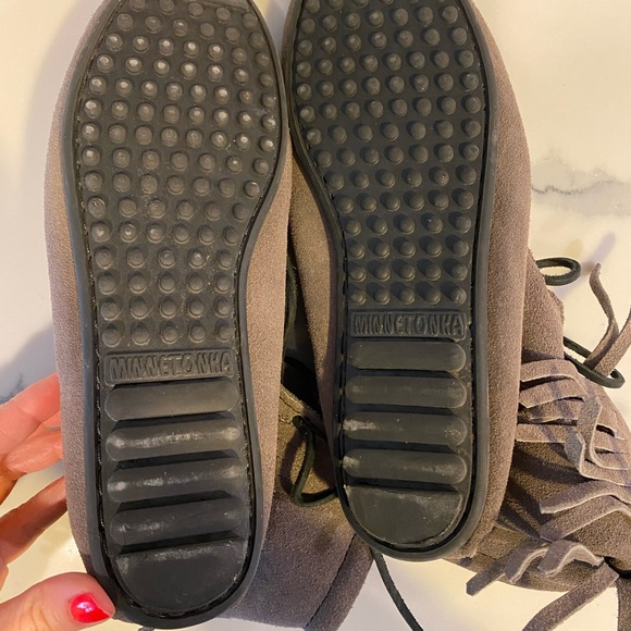Gray Minnetonka Tramper Hi Moc Booties - Picture 3 of 3